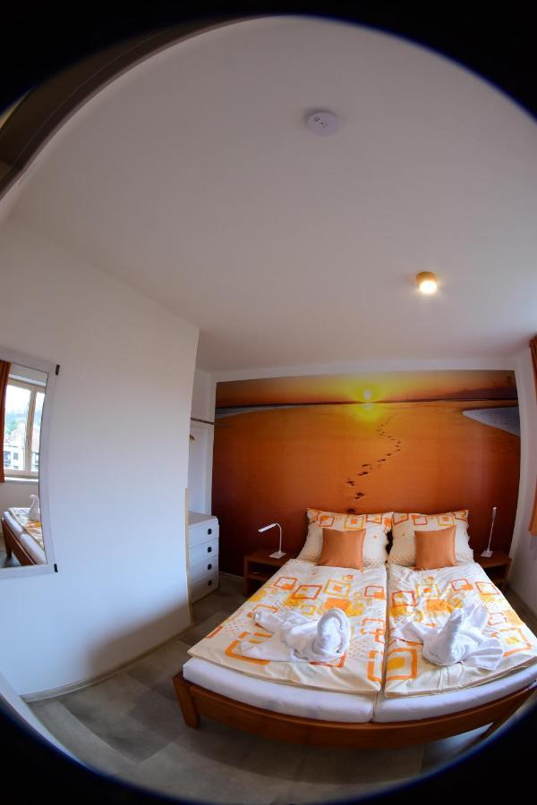 Element Bed & Breakfast เชสกี้ครุมลอฟ ภายนอก รูปภาพ